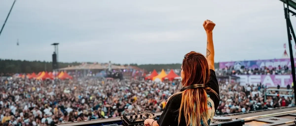 Deborah De Luca Cali — Deborah De Luca Cali: La Capital del Valle Recibe a la Estrella del Techno Inter