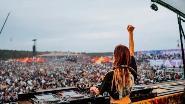 Deborah De Luca Cali — Deborah De Luca Cali: La Capital del Valle Recibe a la Estrella del Techno Inter
