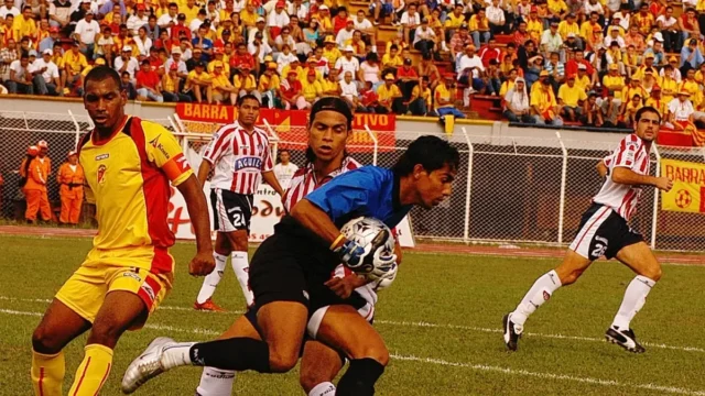 aplazamiento partidos Dimayor — Aplazamiento Partidos Dimayor: Sismo Suspende Jornada Futbolística en Colombia