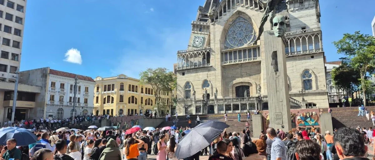 Daños Catedral Manizales — Daños en la Catedral de Manizales tras Fuerte Sismo de Magnitud 7.4