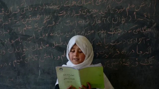 Educación niñas Afganistán — Educación Niñas Afganistán: Millones privadas de escuela por veto talibán
