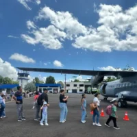 evacuación familias militares — Evacuación familias militares: traslado tras terremoto en Buenaventura