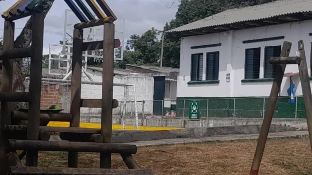 Identificación niños sismo — Identificación niños sismo: Retos burocráticos tras el terremoto en Calima-El Da