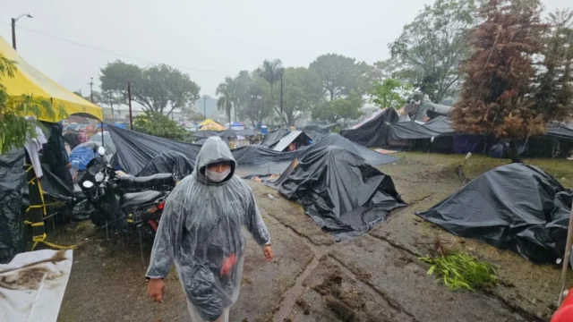 albergues Pereira terremoto — Lluvias agudizan crisis en albergues Pereira terremoto: damnificados claman por