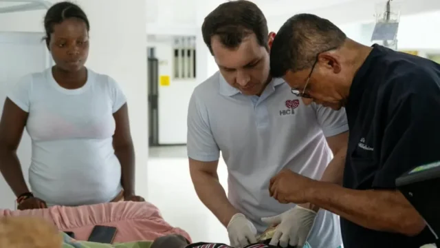 Misión médica Buenaventura — Solidaridad Nacional: Misión Médica Buenaventura Refuerza Atención Post-Terremot