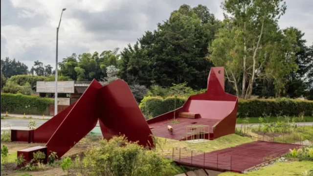 Doña Montaña Rionegro — Doña Montaña Rionegro: La imponente escultura que transforma el paisaje vial ant