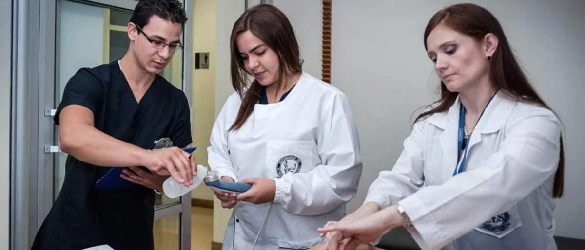 Controles belleza Medellín — Controles belleza Medellín: Cierres por riesgos en el 75% de establecimientos in