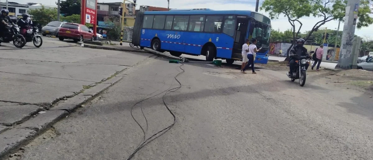 Accidente bus MIO Cali — Accidente bus MIO Cali: Siniestro vial genera interrogantes sobre seguridad y in