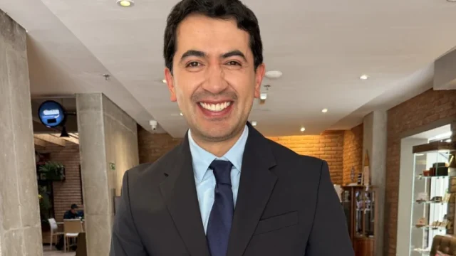 Retractación Daniel Briceño — Retractación Daniel Briceño: Claves de la orden judicial y su impacto en el deba