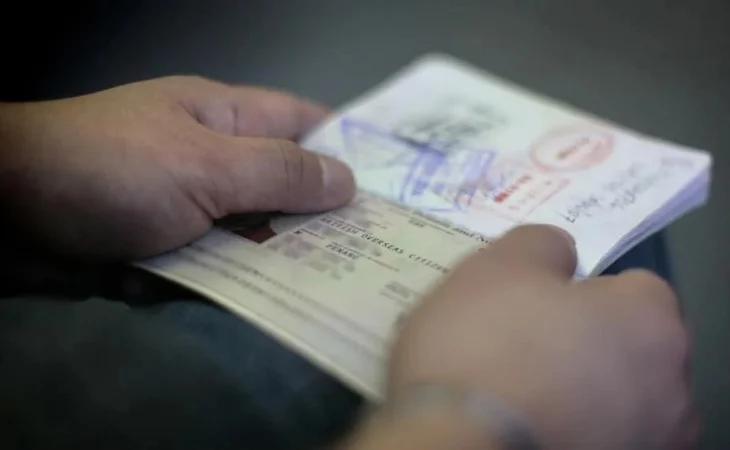 revocación visas EE. UU. — EE. UU. anuncia revocación masiva de visas de corta duración por solicitud de as