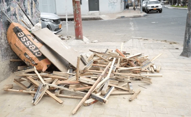 multa por botar escombros — Multa por botar escombros en Bogotá: casi un millón de pesos y alternativas para