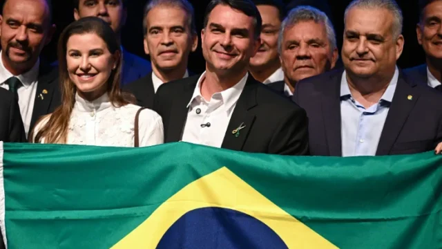 Flavio Bolsonaro vicepresidente — Flavio Bolsonaro designa a Alfredo Gaspar como candidato a la vicepresidencia