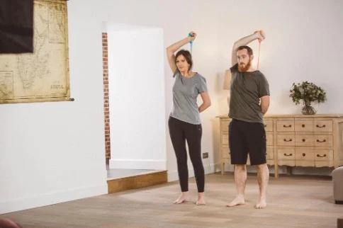 gimnasio en casa — Gimnasio en Casa: Cómo Equiparlo con Mínima Inversión para los Colombianos