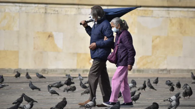 Retos demográficos Bogotá — Retos demográficos Bogotá: Una mirada al futuro de pensiones y juventud en la ca