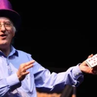 Legado Juan Tamariz — El Legado de Juan Tamariz: un maestro de la magia que cautivó a Colombia