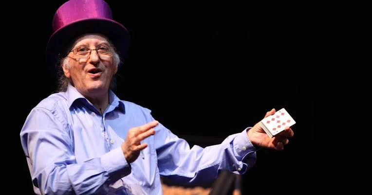 Legado Juan Tamariz — El Legado de Juan Tamariz: un maestro de la magia que cautivó a Colombia