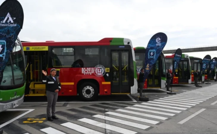 buses eléctricos duales — Bogotá Recibe 50 Buses Eléctricos Duales, Únicos en el Mundo