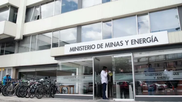 revisión contratos Minenergía — Revisión contratos Minenergía: Auditoría suspende millonarios procesos y busca e