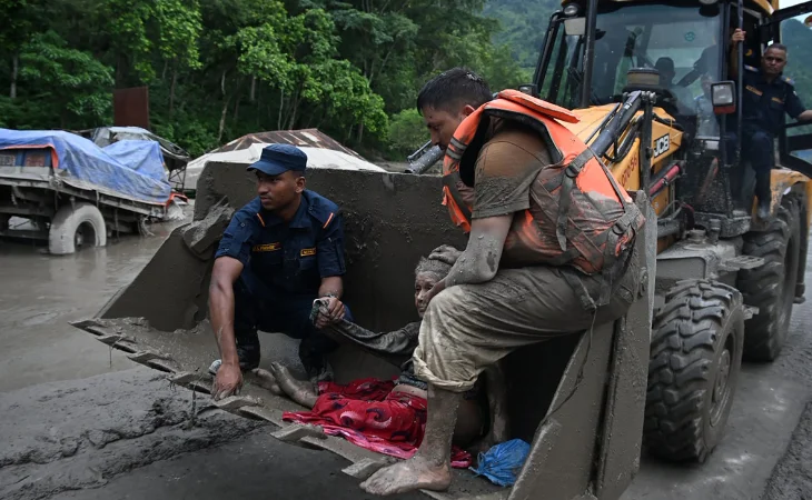 avalancha en Nepal — Impactante avalancha en Nepal deja decenas de muertos y cientos de desaparecidos