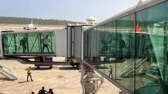Aeropuerto Maiquetía reabre — Aeropuerto Maiquetía reabre sus operaciones: Impacto y conectividad para Colombi