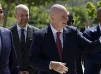 FIFA negocio polémico — FIFA Retira Negocio Polémico y Mantiene Respaldo a Infantino