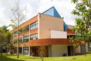suspensión clases UCP — UCP Pereira mantiene suspensión de clases tras sismo: Impacto y apoyo para estud