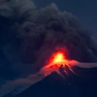 Erupción volcán Fuego — Erupción volcán Fuego en Guatemala: Cientos de evacuados y alerta nacional
