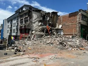 Balance víctimas terremoto — Balance víctimas terremoto: Colombia enfrenta desafío masivo con más de 300 fall