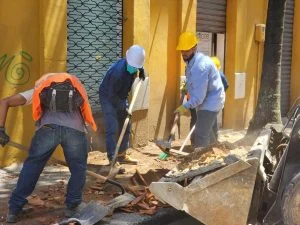 recuperación centro Pereira — Obreros y palas: Así avanza la recuperación centro Pereira tras el terremoto