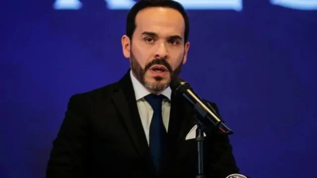 Abelardo tasas reconstrucción — Abelardo de la Espriella pide al sector financiero bajar tasas para reconstrucci