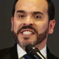 recepción banda presidencial — Abelardo de la Espriella recibe banda presidencial en ceremonia previa