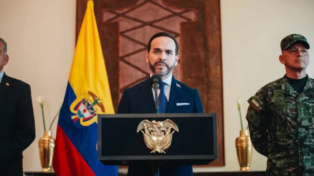 deportación migrantes irregulares — Presidente de la Espriella ordena deportación de migrantes y endurece política d