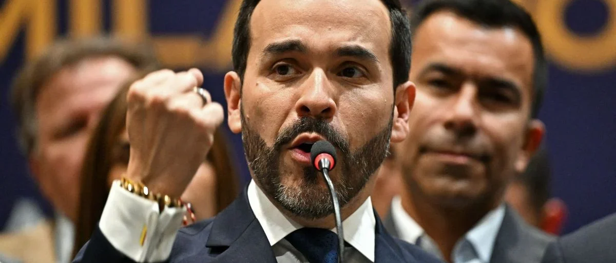 ausencia expresidentes posesión — Controversia por ausencia expresidentes en posesión de Abelardo de la Espriella