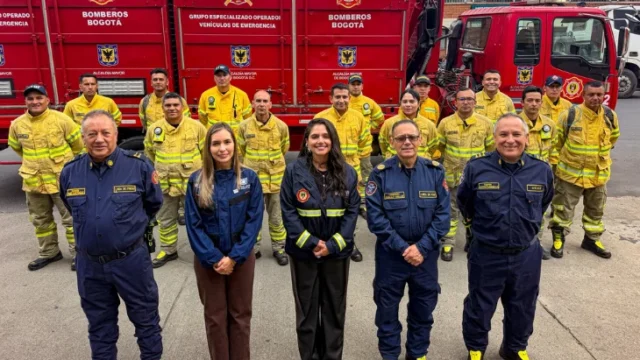 Apoyo Bogotá incendios Tolima — Bogotá refuerza Apoyo Bogotá incendios Tolima con más de 50 bomberos
