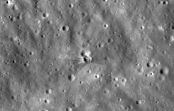 nuevo cráter Luna — NASA confirma nuevo cráter Luna por impacto de cohete SpaceX