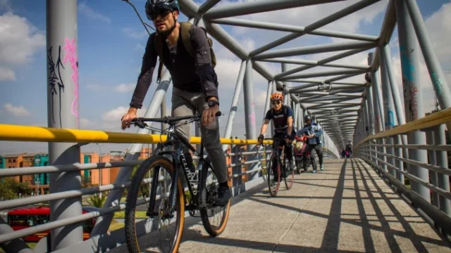 Ciclovía Nocturna Bogotá 2026 — Bogotá Se Prepara para la Ciclovía Nocturna 2026: Un Festival de Pedales y Segur