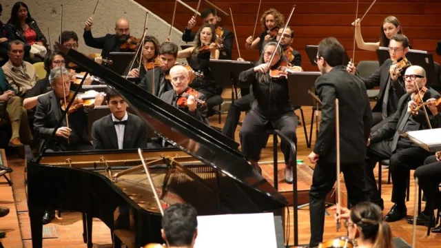 Daniel Díaz Filarmónica Bogotá — Daniel Díaz Filarmónica Bogotá: Un Retorno Marcado por la Excelencia y Retos Log
