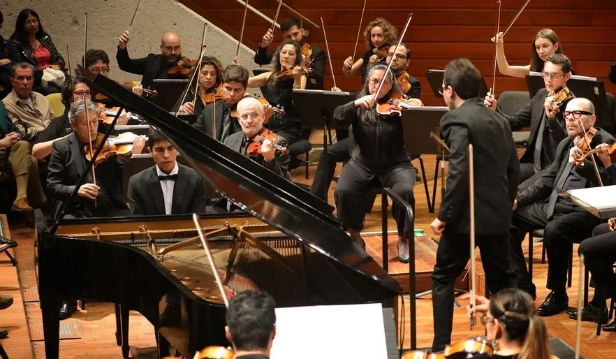 Daniel Díaz Filarmónica Bogotá — Daniel Díaz Filarmónica Bogotá: Un Retorno Marcado por la Excelencia y Retos Log