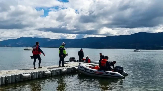 búsqueda embalse Tominé — Intensa búsqueda en el Embalse Tominé tras colisión náutica en Guatavita