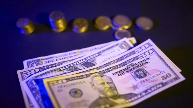 cotización dólar Colombia — Cotización dólar Colombia: La divisa cerró en $3.048, ¿qué significa para el bol