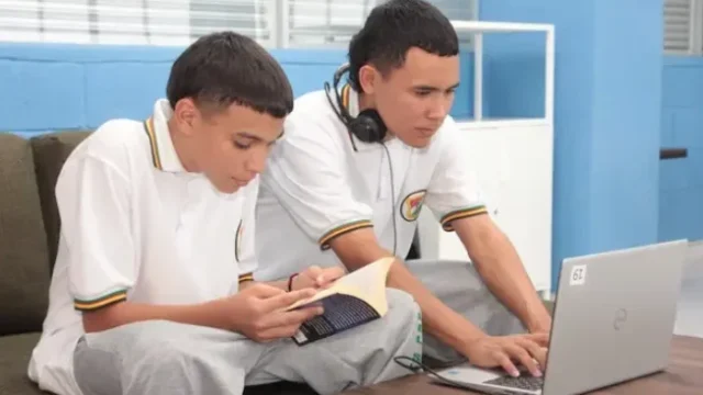 regreso a clases Cali — Regreso a clases Cali: más del 60% de estudiantes vuelve a las aulas tras sismo