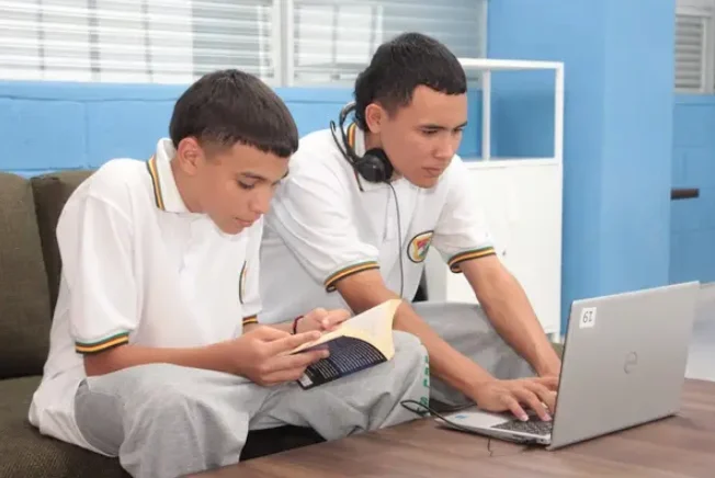 regreso a clases Cali — Regreso a clases Cali: más del 60% de estudiantes vuelve a las aulas tras sismo