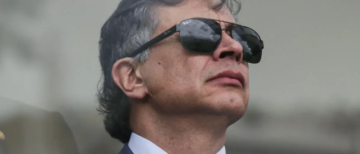 Permiso Petro salir del país — Senado aprueba permiso de salida para expresidente Petro con condiciones