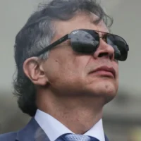 Permiso Petro salir del país — Senado aprueba permiso de salida para expresidente Petro con condiciones