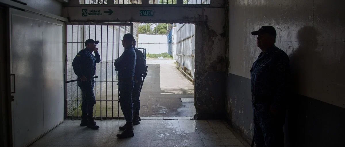 Control carcelario Colombia — Control carcelario Colombia: El Gobierno traslada 20 presos para desarticular el