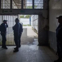 Control carcelario Colombia — Control carcelario Colombia: El Gobierno traslada 20 presos para desarticular el