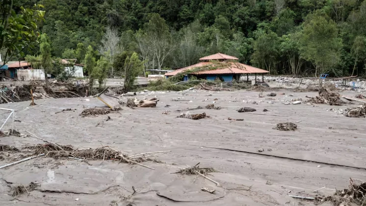 Lluvias en Caracas — Lluvias en Caracas dejan tres fallecidos y severas inundaciones en la capital ve