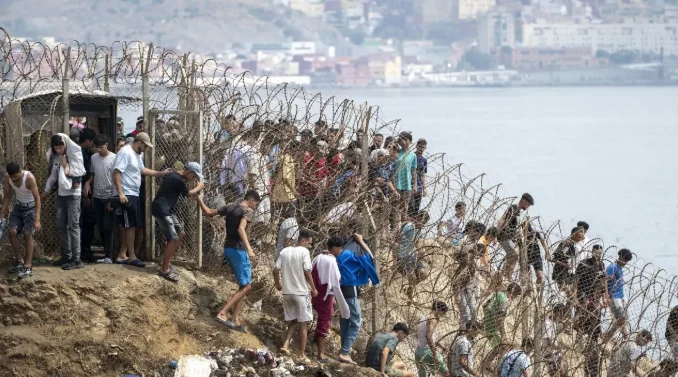 crisis migratoria Ceuta — Crisis Migratoria Ceuta: Un Nuevo Desafío para el Gobierno Español de Pedro Sánc
