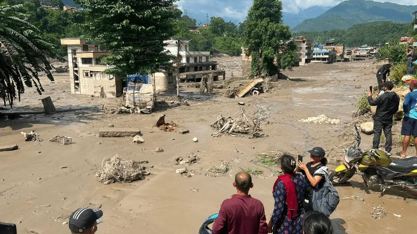 Inundaciones Nepal — Asciende a 360 el número de muertos por Inundaciones Nepal tras colapso de glaci