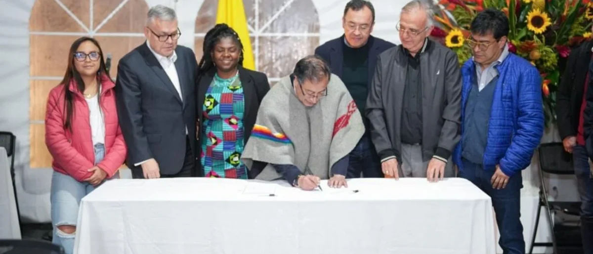 proyecto ley paz total — Congreso evalúa proyecto ley paz total para derogar política de gobierno salient
